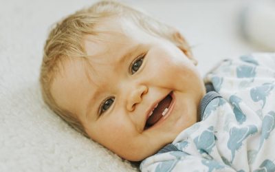 ¿Cuándo le salen los dientes a un bebé y qué cuidados tener? Todo lo que debes saber