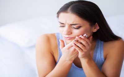 Periimplantitis dental: causas, síntomas y tratamientos para preservar tus implantes dentales